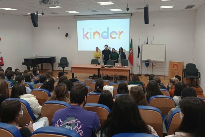 ESEC associa-se ao Projeto KINDER e constrói materiais pedagógicos para combater estereótipos de género